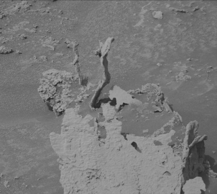 Marte: trovate rocce appuntite probabilmente formate da antiche fratture