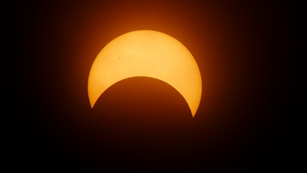 Eclissi solare: ecco come possiamo vedere l’evento stasera dall’Italia