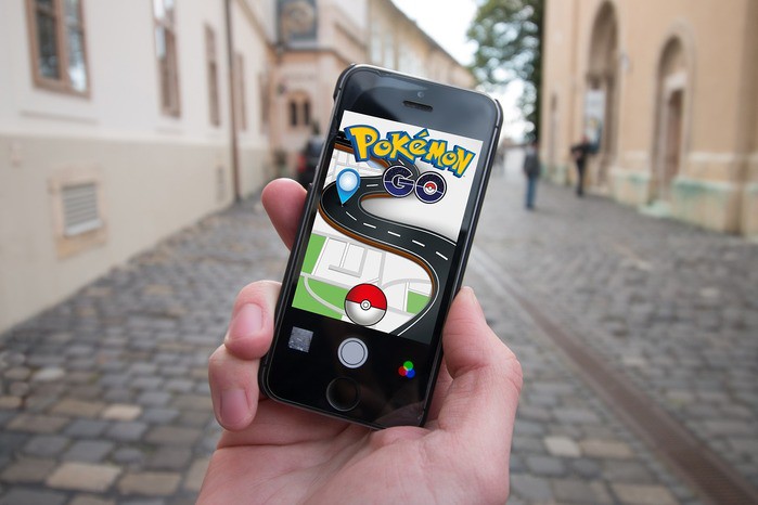 Galaxy Z Flip 3: lo smartphone a tema Pokemon è un Pokedex nella vita reale