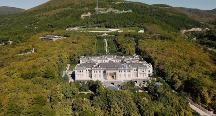 Google Maps: visto il palazzo segreto da un 1 miliardo di sterline di Putin