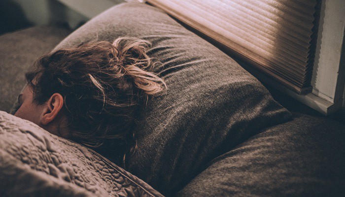 Dormire: come le ore di sonno aiutano a rafforzare la memoria relazionale