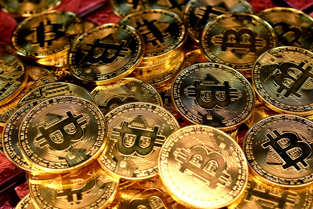 Bitcoin in calo mentre le tensioni Russia-Ucraina spingono l’oro al massimo degli ultimi 8 mesi